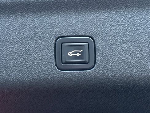 Used 2023 Chevrolet Suburban LT image 37