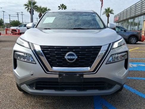 Used 2023 Nissan Rogue SV image 2