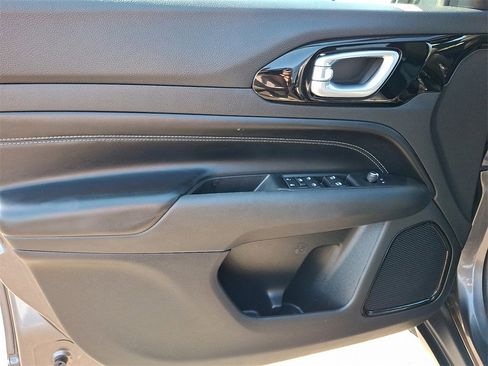 Certified 2022 Jeep Compass Altitude image 12