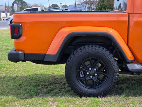 Used 2025 Jeep Gladiator High Tide image 10