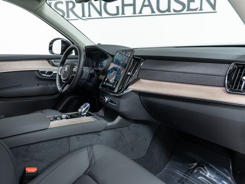 New 2026 Volvo XC90 B6 Plus w/ Protection Package Premier image 21
