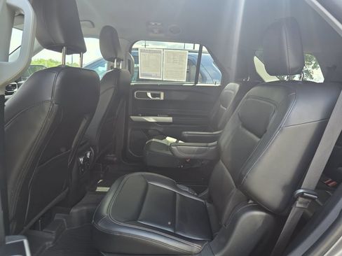 Used 2022 Ford Explorer XLT w/ Equipment Group 202A AWD/4WD image 10