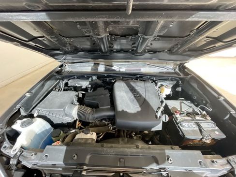 Used 2020 Toyota Tacoma SR5 w/ Technology Package AWD/4WD image 25