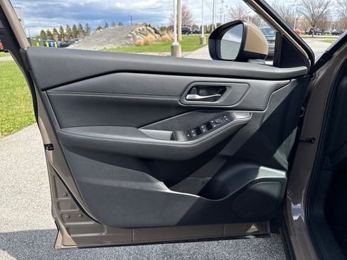 Used 2024 Nissan Rogue SV w/ SV Premium Package image 20