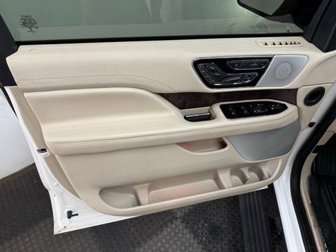 Used 2021 Lincoln Navigator Reserve w/ Luxury Package image 22