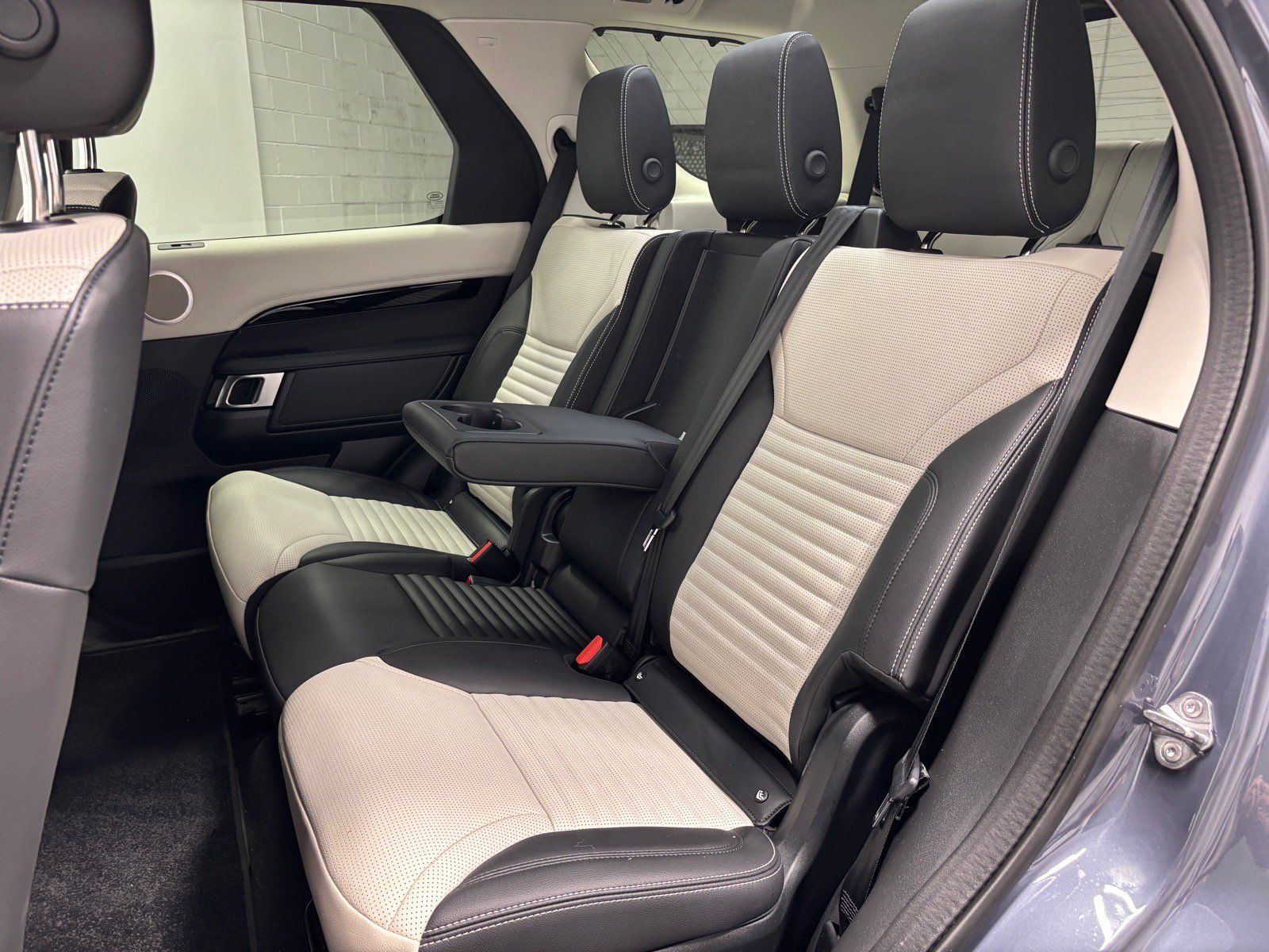 New 2025 Land Rover Discovery S AWD/4WD image 26