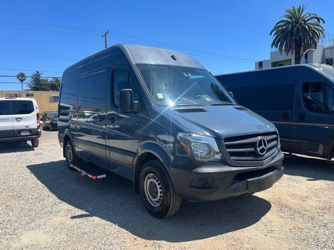 Used 2018 Mercedes-Benz Sprinter 2500 image 3