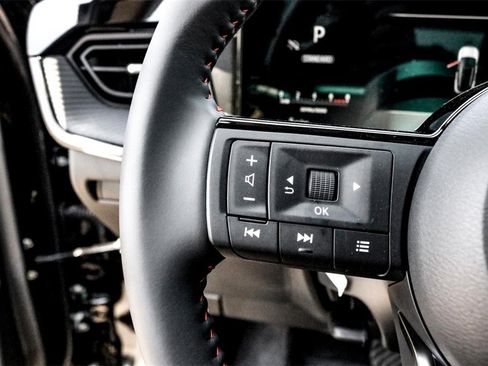 New 2025 Nissan Kicks SR image 13