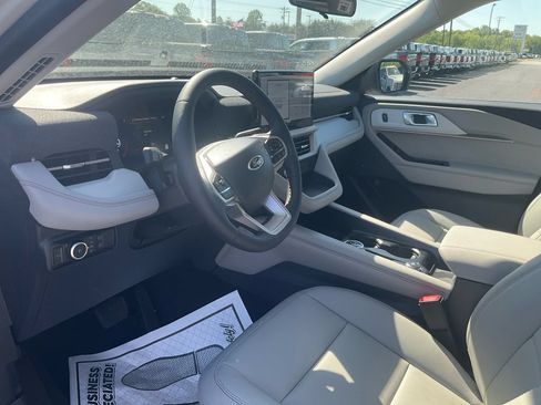 New 2026 Ford Explorer Active w/ Active Comfort Package RWD image 15