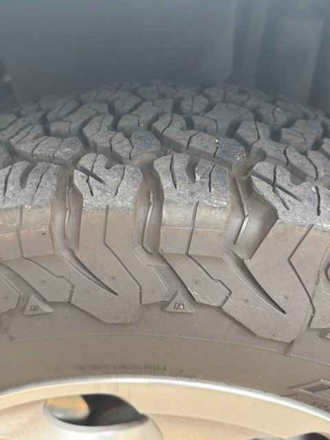 Used 2015 Jeep Wrangler Unlimited Sahara w/ Connectivity Group AWD/4WD image 12