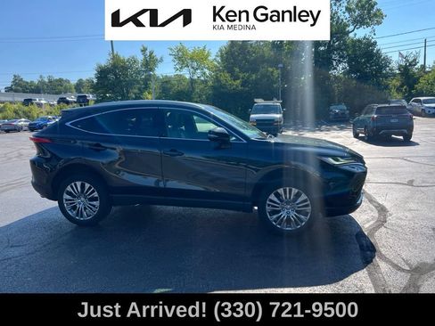 Used 2022 Toyota Venza XLE AWD/4WD image 4
