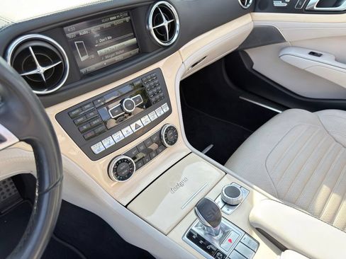 Used 2014 Mercedes-Benz SL 550 image 21