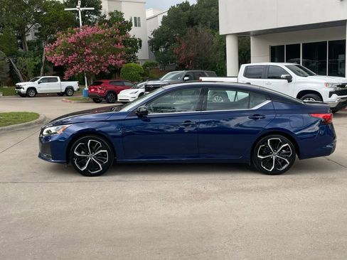Used 2024 Nissan Altima 2.5 SR FWD image 3