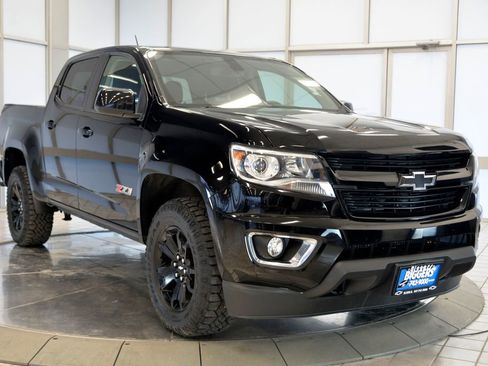 Used 2020 Chevrolet Colorado Z71 w/ Z71 Midnight Edition image 2