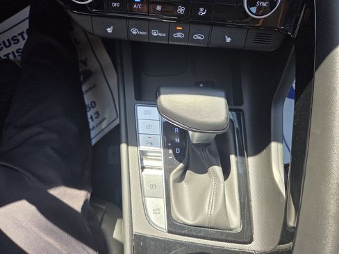 Used 2024 Hyundai Elantra Limited FWD image 17