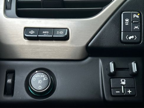 Used 2020 GMC Yukon XL Denali image 40