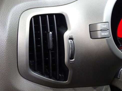 Used 2011 Kia Sportage EX image 16