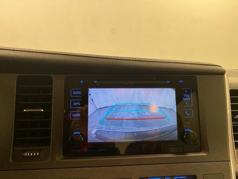 Used 2017 Toyota Sienna Limited image 11
