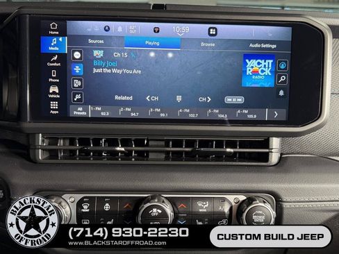 Used 2025 Jeep Wrangler Unlimited Rubicon 4xe w/ Convenience Group AWD/4WD image 21
