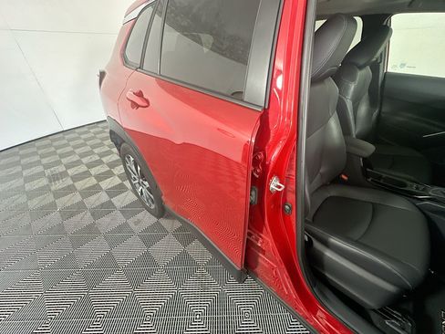 Used 2023 Toyota Corolla Cross XLE w/ Convenience Package FWD image 28
