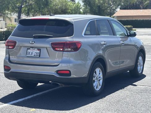 Used 2019 Kia Sorento L image 8