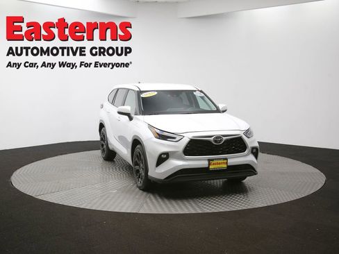 Used 2023 Toyota Highlander LE image 50