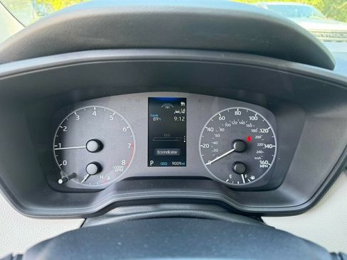 Used 2025 Toyota Corolla LE FWD image 4