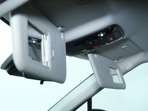Used 2024 Kia Carnival EX FWD image 21