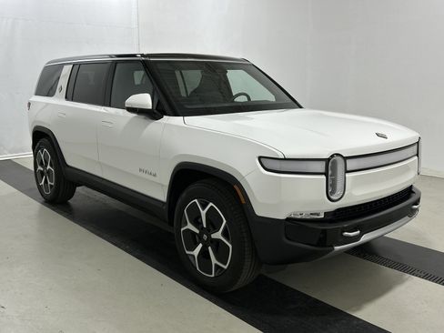 Used 2024 Rivian R1S Adventure image 7