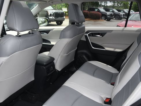 Used 2019 Toyota RAV4 XLE Premium FWD image 15