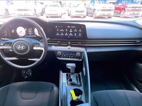 Used 2024 Hyundai Elantra SEL FWD image 14