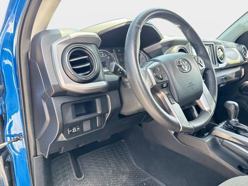 Used 2017 Toyota Tacoma SR5 w/ Tow Package RWD image 19