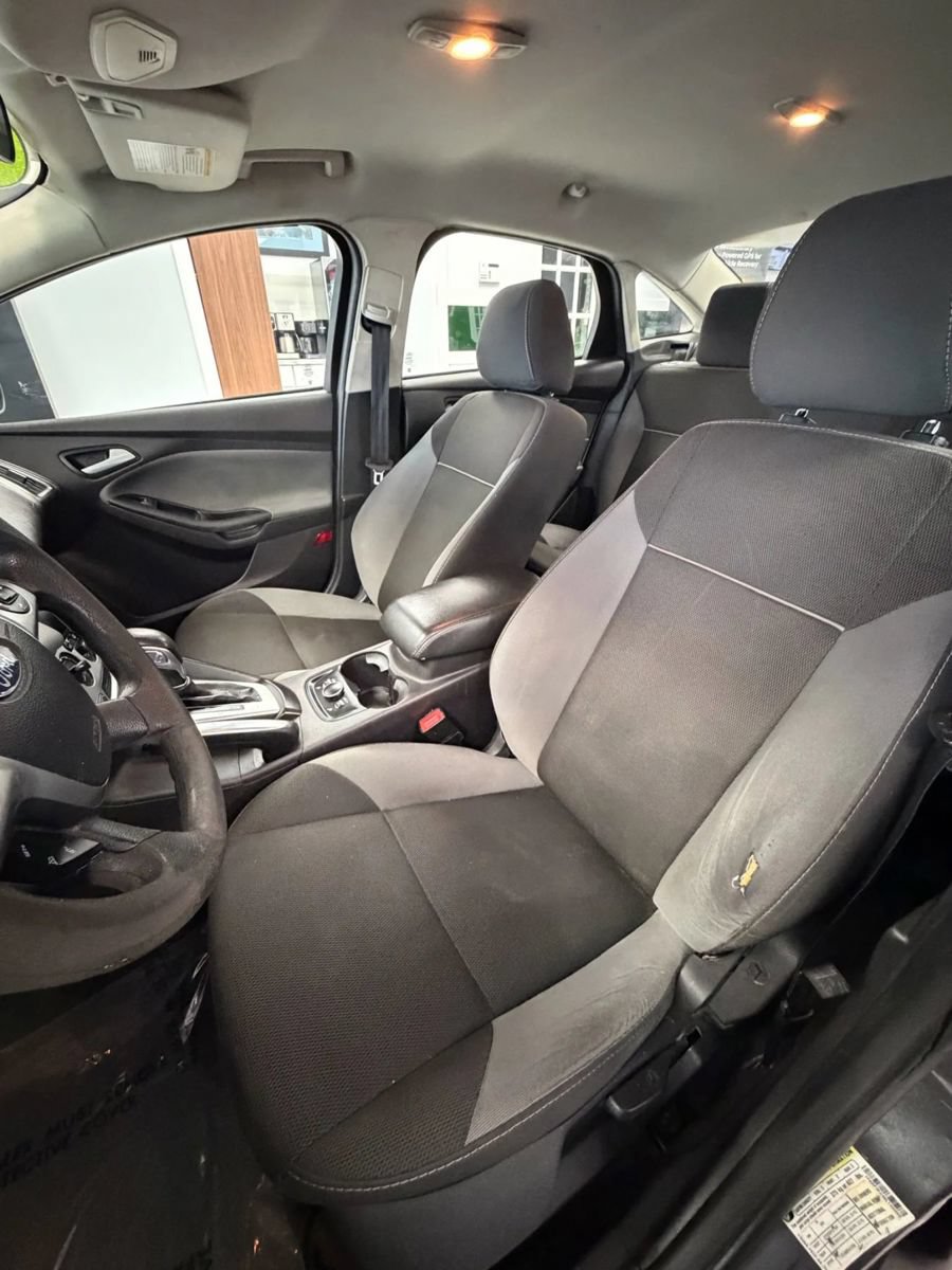 Used 2014 Ford Focus SE w/ SE Winter Package FWD image 12