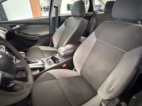 Used 2014 Ford Focus SE w/ SE Winter Package image 12