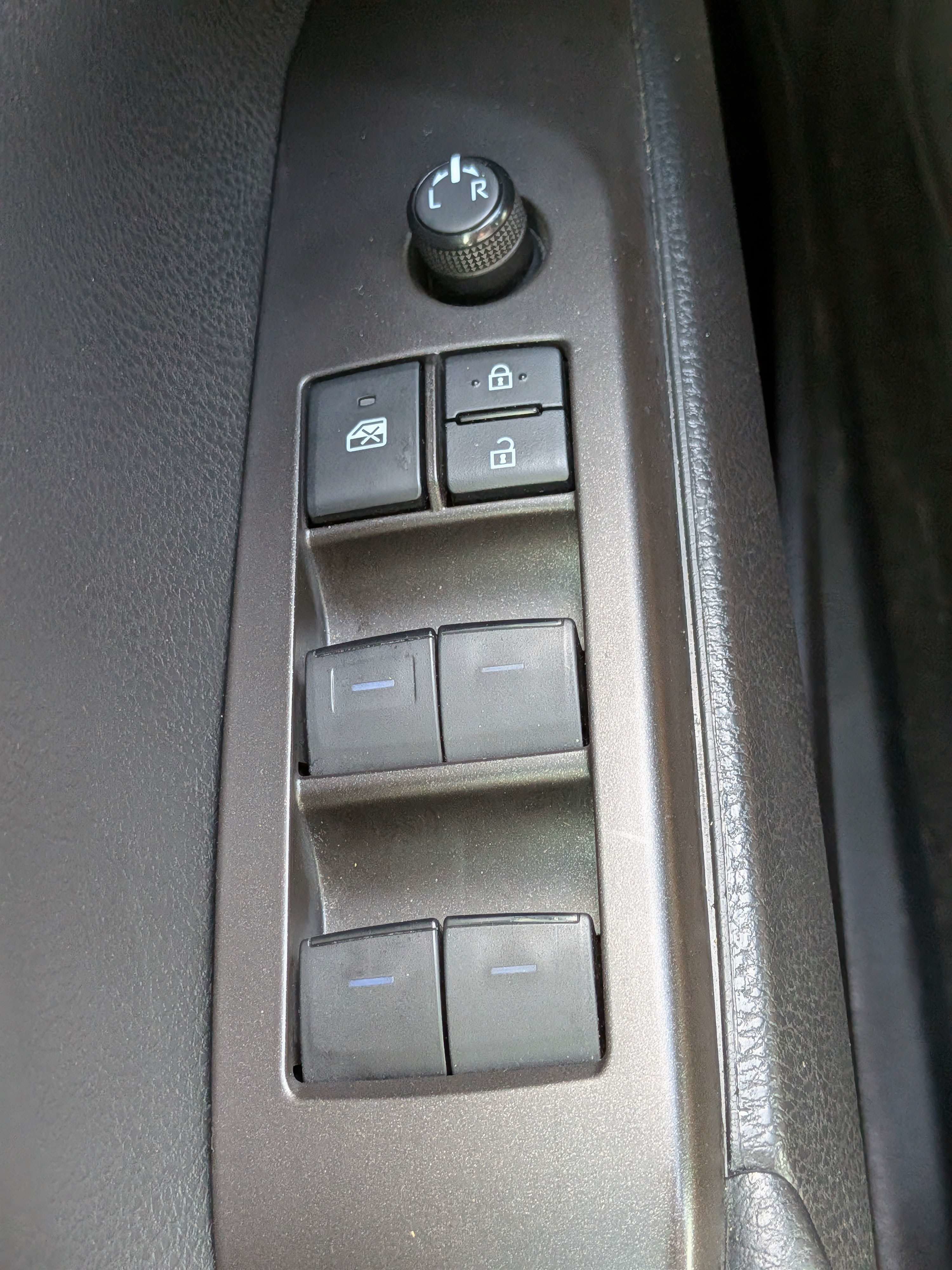 Used 2022 Toyota Camry SE FWD image 21