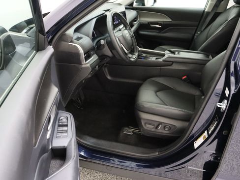 Certified 2025 Toyota Grand Highlander FWD image 14