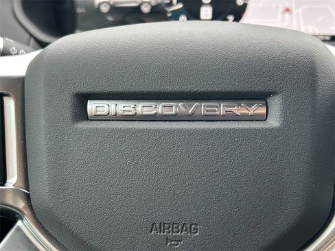 Used 2025 Land Rover Discovery S image 44