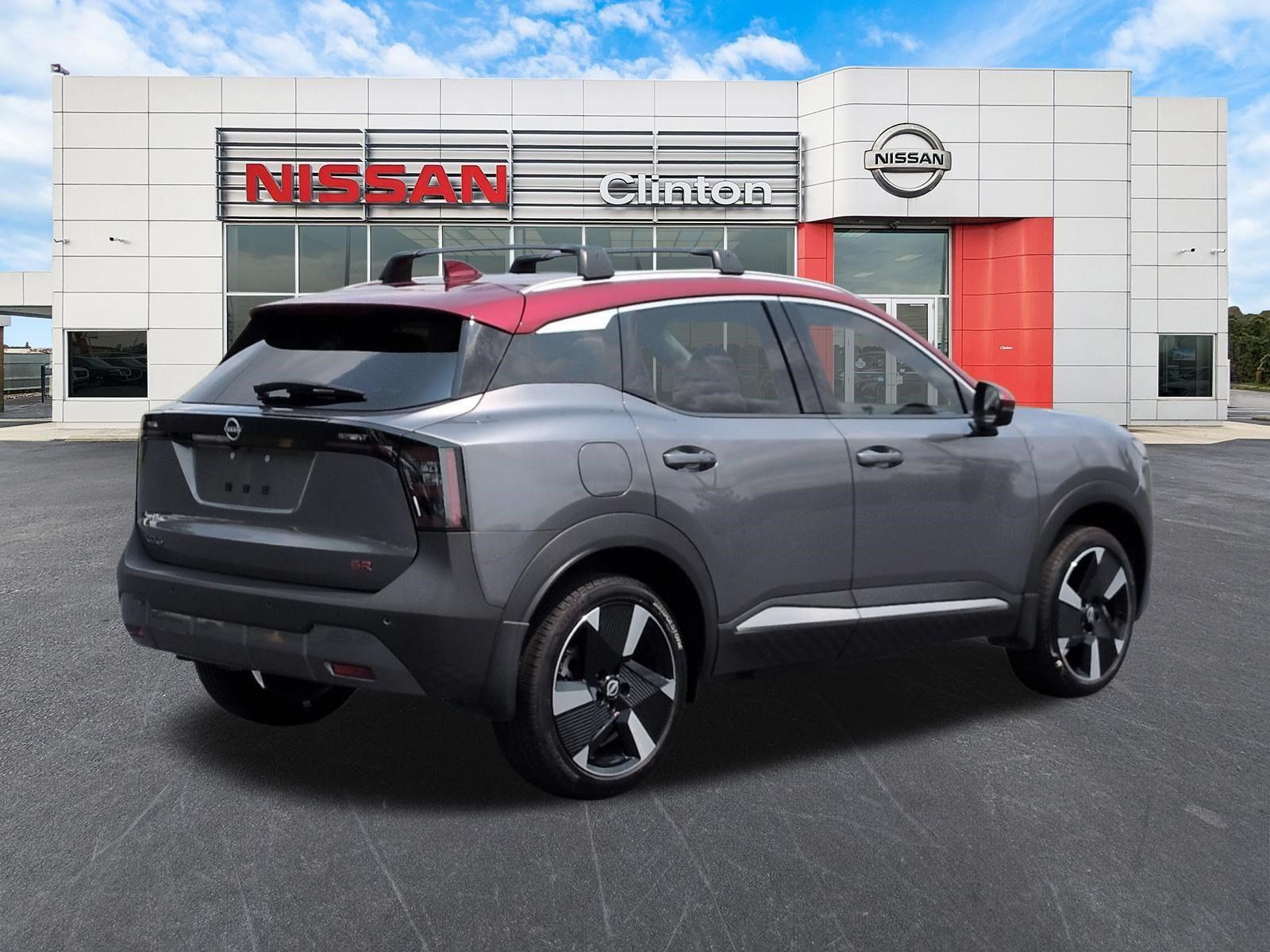 Used 2025 Nissan Kicks SR w/ Illumination Package FWD image 3