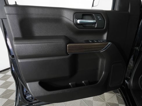 Used 2022 Chevrolet Silverado 1500 LT Trail Boss w/ LPO, Dark Essentials Package AWD/4WD image 10