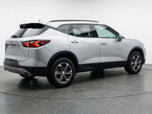 Used 2025 Chevrolet Blazer LT FWD image 9