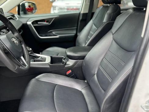 Used 2022 Toyota RAV4 XLE Premium FWD image 12