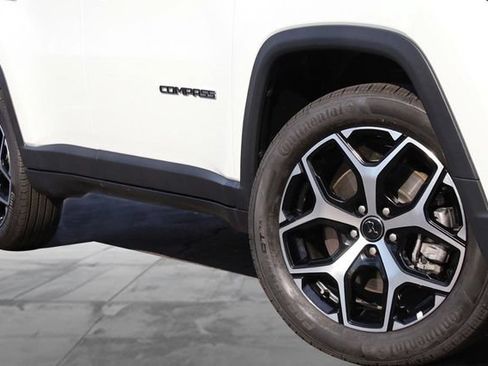 Used 2025 Jeep Compass Limited AWD/4WD image 3