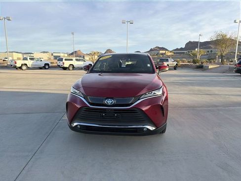 Used 2023 Toyota Venza Limited image 2