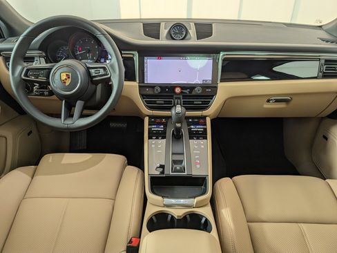 Certified 2026 Porsche Macan AWD/4WD image 17