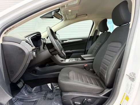 Used 2019 Ford Fusion SE FWD image 13