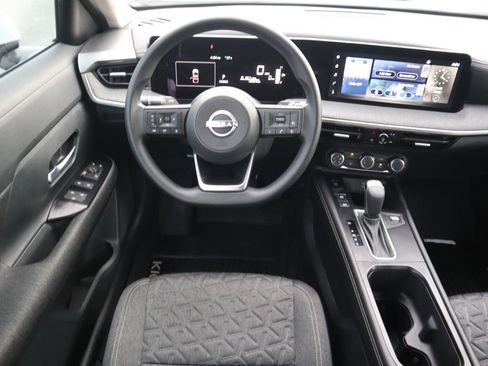 Used 2025 Nissan Kicks SV image 11