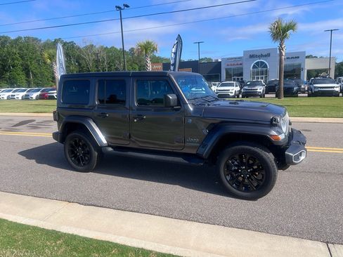 Certified 2025 Jeep Wrangler Unlimited Sahara AWD/4WD image 3