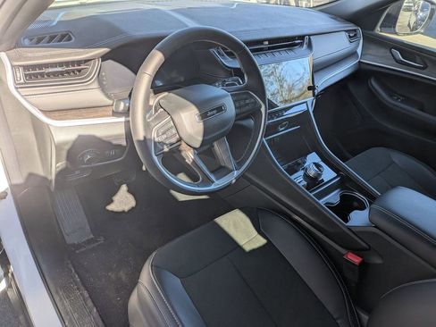 New 2026 Jeep Grand Cherokee Altitude image 11