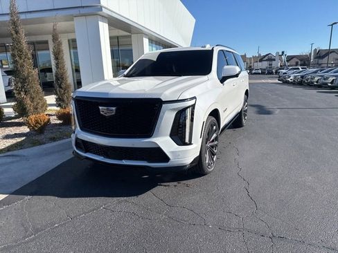 Used 2025 Cadillac Escalade V image 6