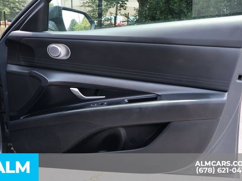 Used 2024 Hyundai Elantra SEL FWD image 28
